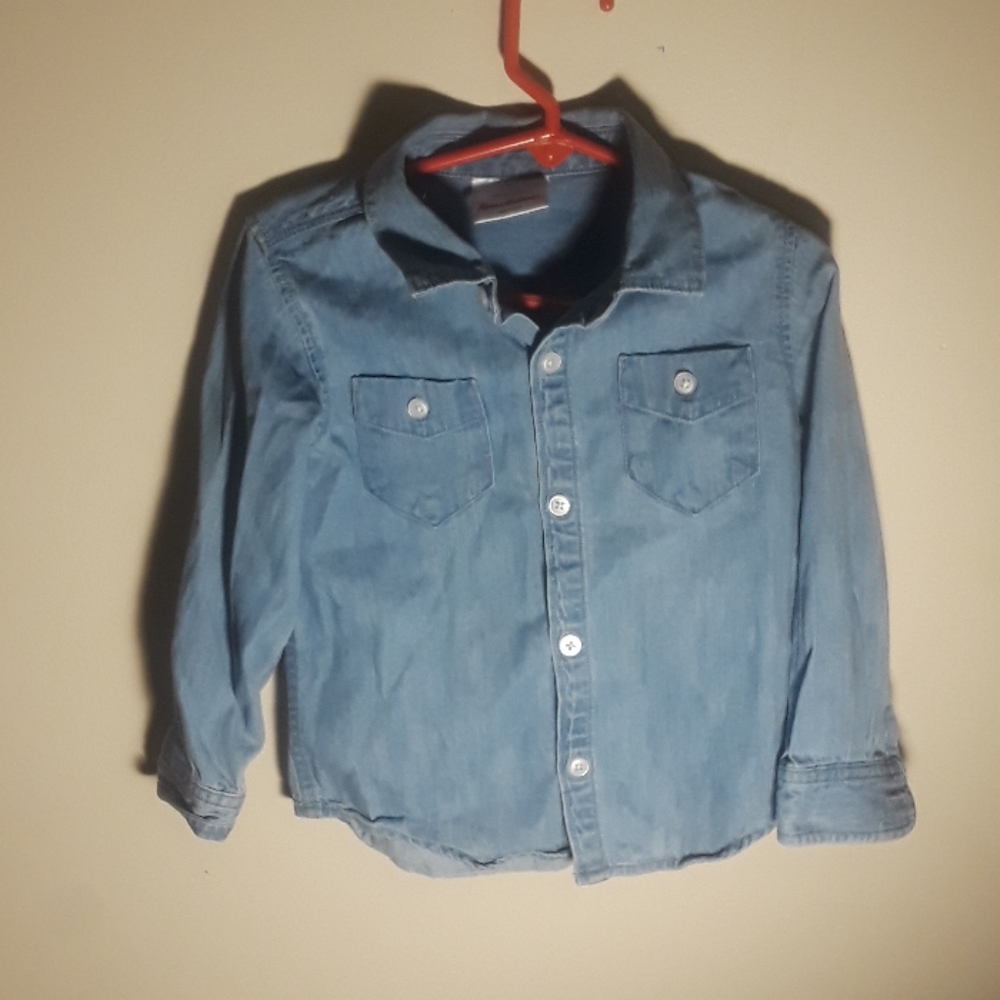 hannaAndersson button down collar light denim top - Picture 2 of 10